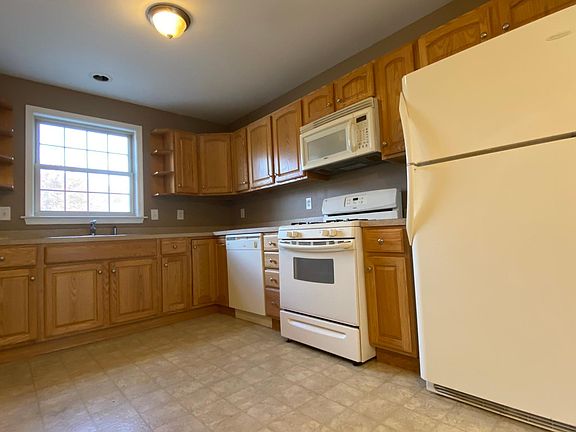 3rd image of 632 Oakwood Ave APT C