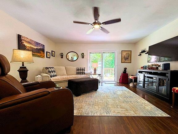5th image of 22 Spring River Ln