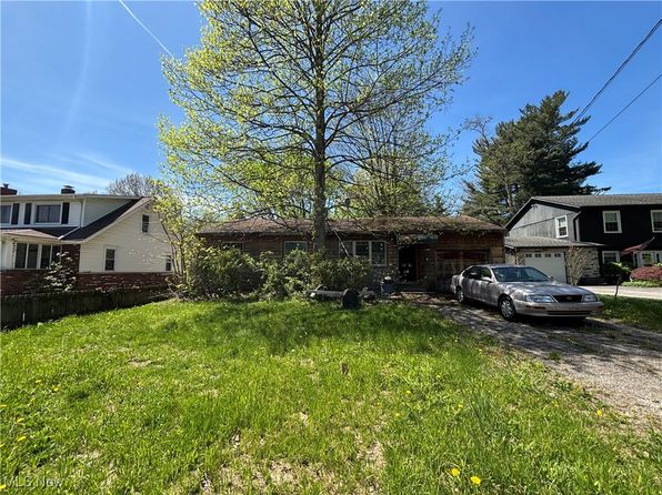 9128 Elm St, Kirtland, OH 44094