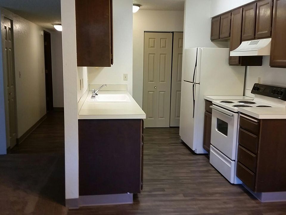 Kitchen Cedars Apts