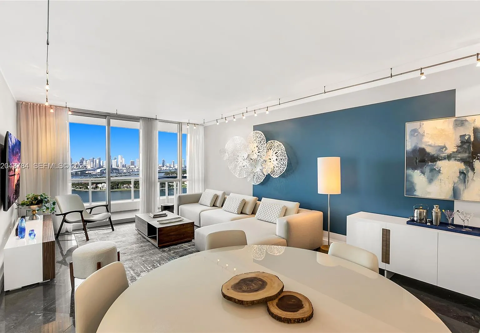 The Bentley Bay Condo — Photo 4