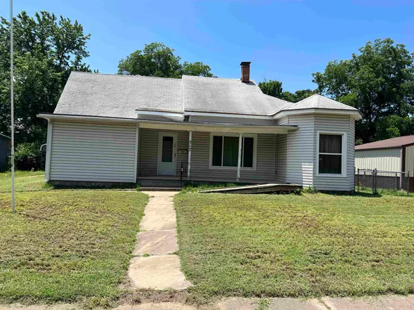 517 S B St, Arkansas City, KS 67005