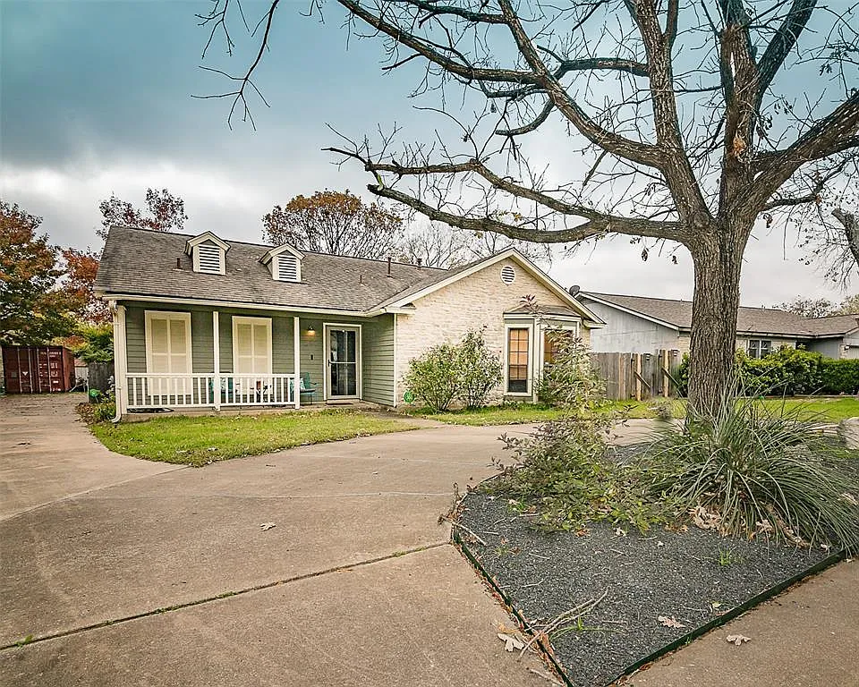 3 bed, 2.0 bath, 1352 sqft, $1,995 — Photo 3