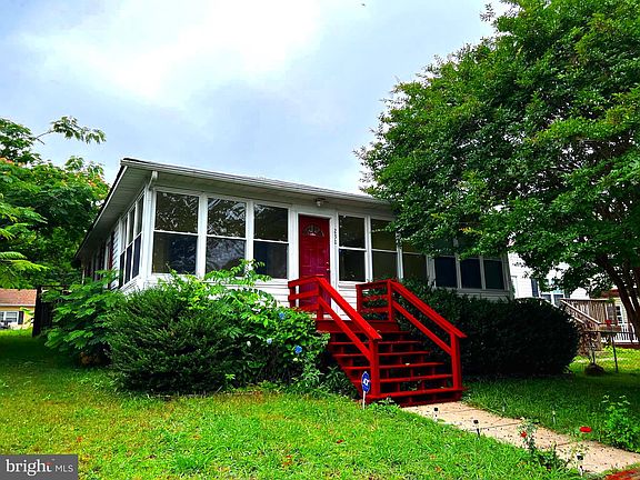 2nd image of 232 Macrae Ave