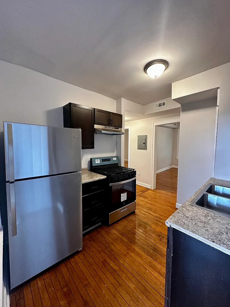 2 bed, 800 sqft, $1,425 — Photo 3