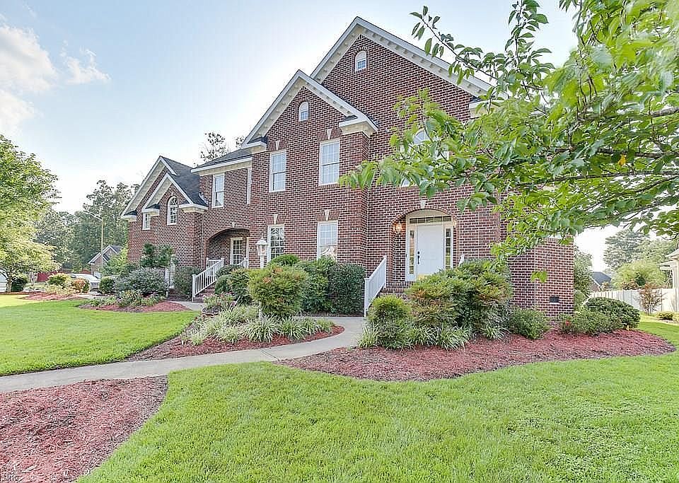 1st image of 614 Stoneleigh Ct