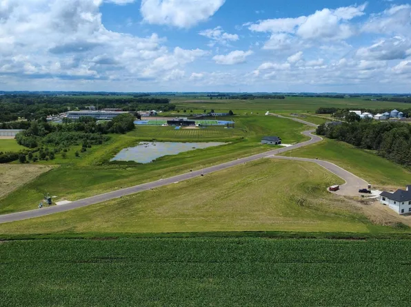 602 Harter Dr, Madison, SD 57042