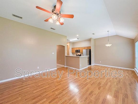 4th image of 515 Armstrong Dr