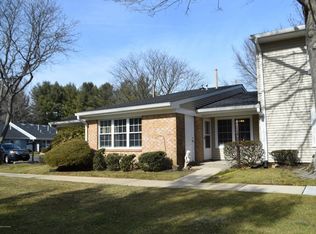 1 Boxwood Ter, Red Bank, NJ 07701