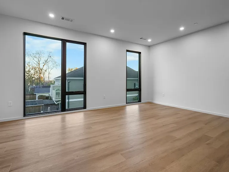 500 Merritt Ave #207 — Photo 12