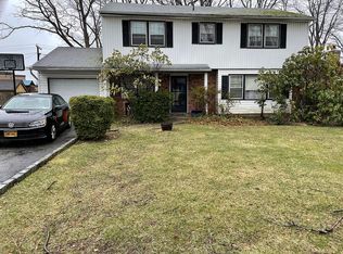 39 Pinewood Dr, Commack, NY 11725