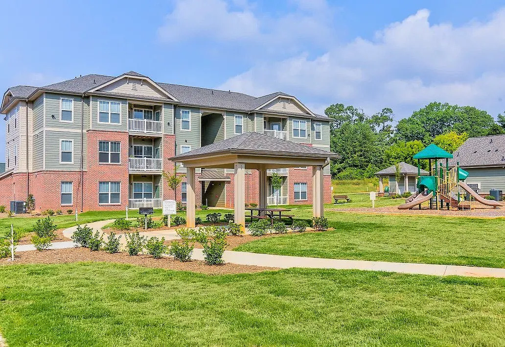 Cambridge Oaks II Apts — Photo 2