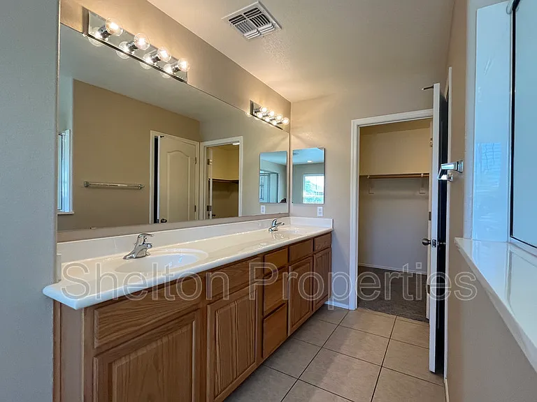 2958 N Clanton St — Photo 14