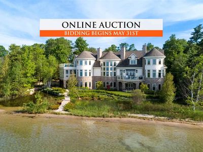8425 Raspberry Ln, Charlevoix, MI, 49720