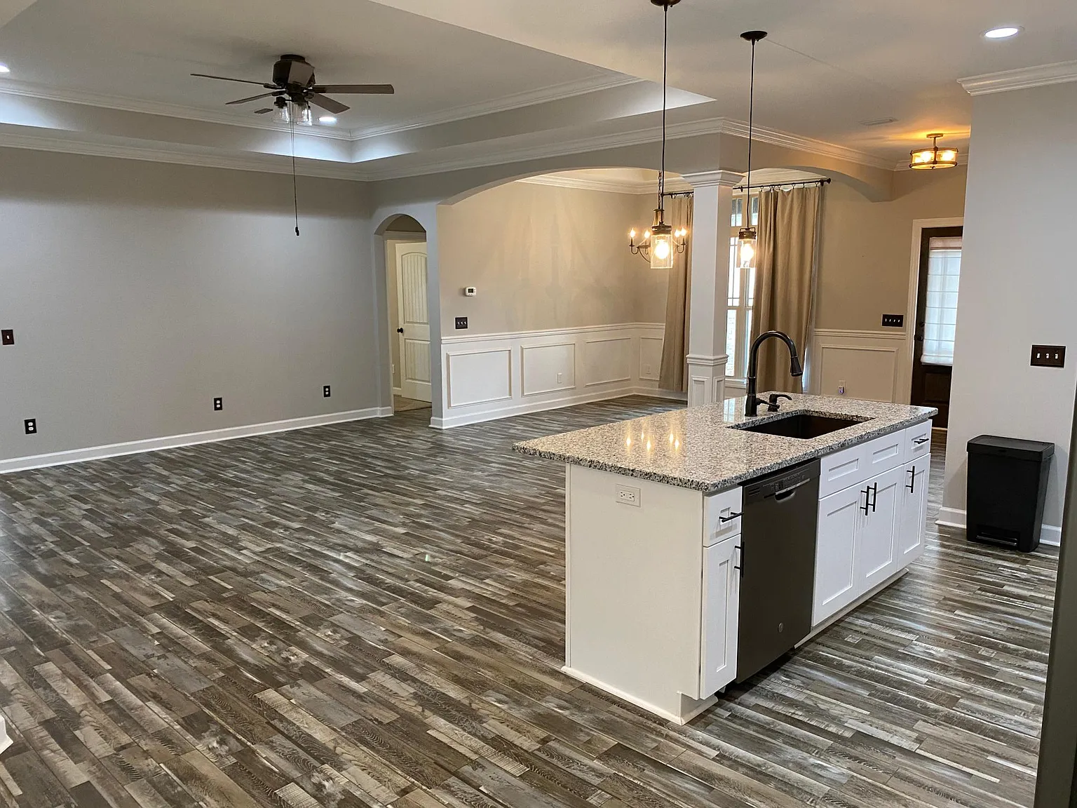 4 bed, 2100 sqft, $2,100 — Photo 3