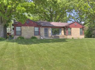 1032 W Summit Ave, Fergus Falls, MN 56537