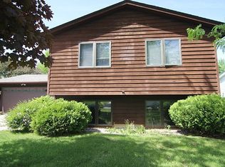 926 Sandusky Dr, Iowa City, IA 52240