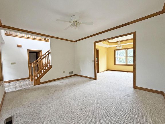 3rd image of 198 Oakwood Ct