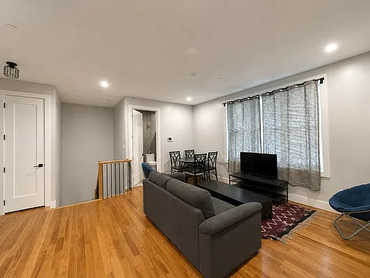 Living room, photo 2