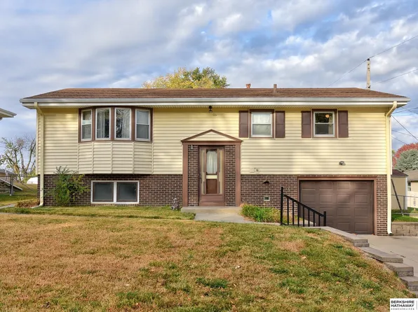 6716 S 52nd St, Omaha, NE 68117