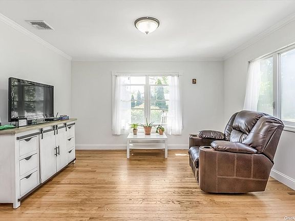 3rd image of 510 Cedar Dr