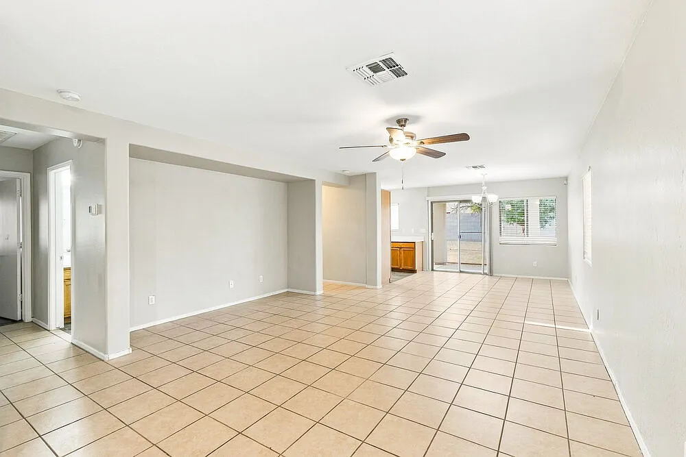 3 bed, 2.0 bath, 1298 sqft, $2,150 — Photo 4