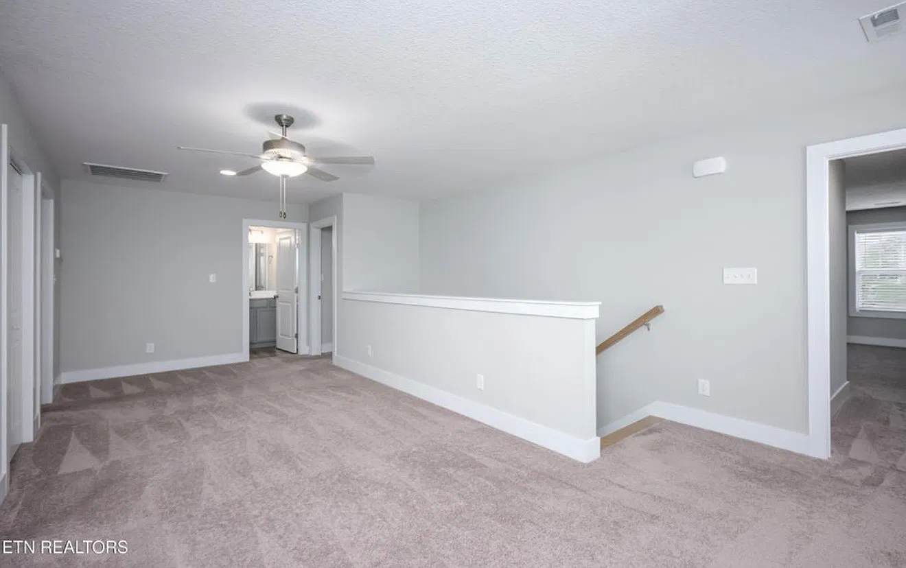 3 bed, 2298 sqft, $2,700 — Photo 4