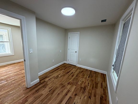 4th image of 141 Eaton Pl #2A