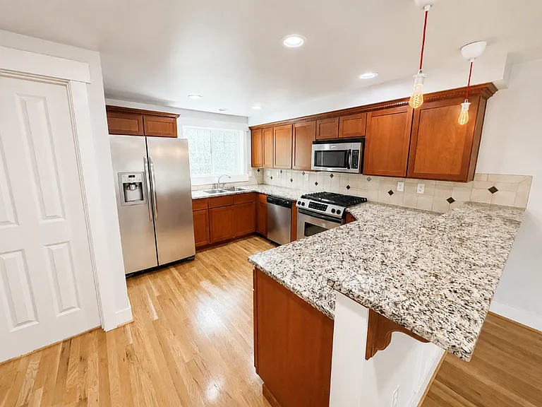 9215 Roosevelt Way NE #C — Photo 9