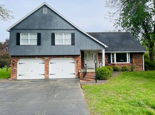 1004 E Woodbine Dr, Robinson, IL 62454