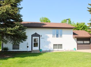 4803 E Roughrider Cir, Mandan, ND 58554
