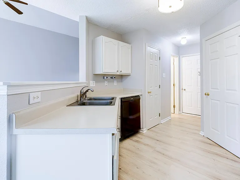 348 Atherton Dr — Photo 10