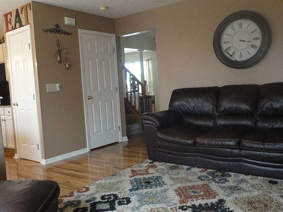 4th image of 616 Buckshire Gln