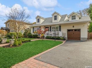30 Aldrich St, Sayville, NY 11782