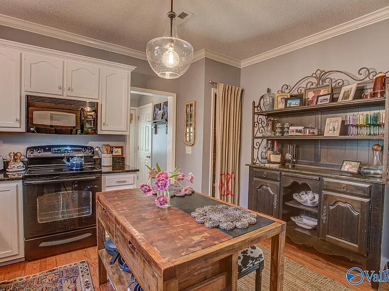 1605 McCullough Ave NE — Photo 8