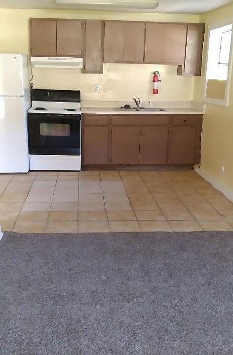 1st image of 10 Thomas Dr APT 2