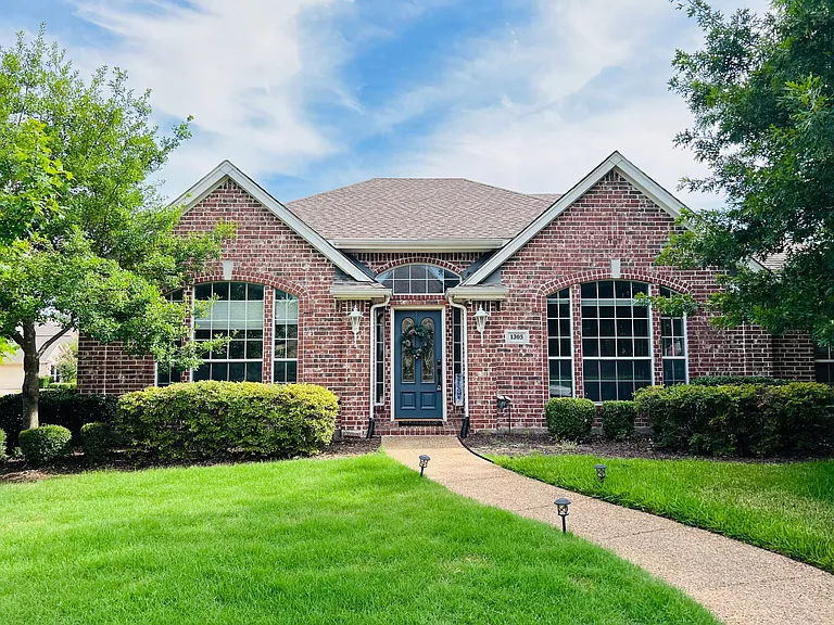 1305 Granger Dr — Photo 1