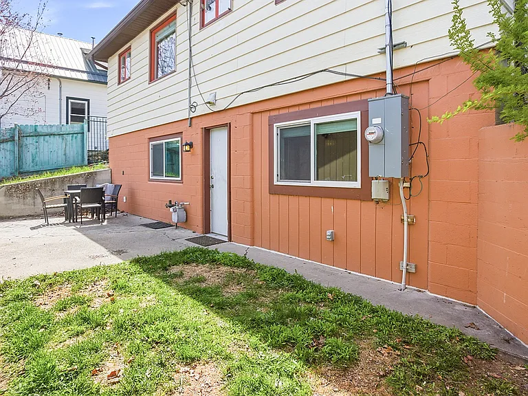 814 Stuart St — Photo 30