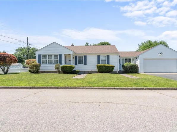 5 2nd St, Pawtucket, RI 02861