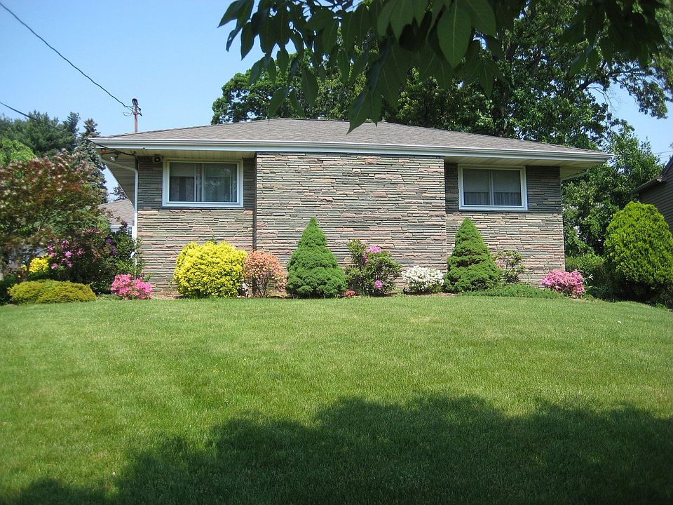 2nd image of 149 Greenlawn Ave