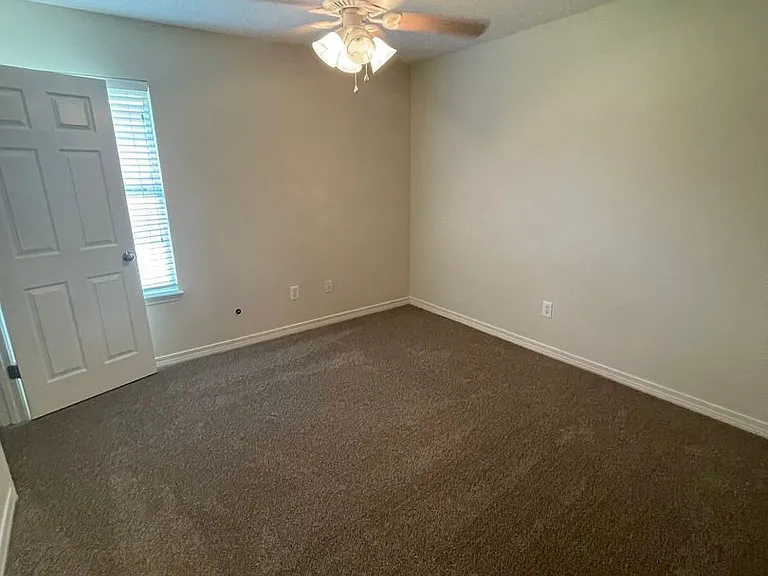 21822 Eastbrook St — Photo 14
