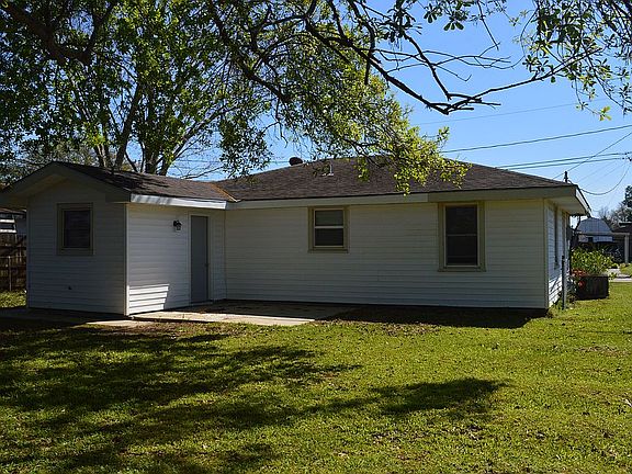 2nd image of 410 Paris Ln