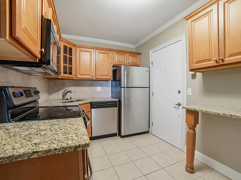47 Alvarado Ave #1A — Photo 4