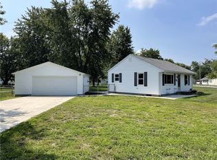 5573 W Suburban Rd, Decatur, IL 62522