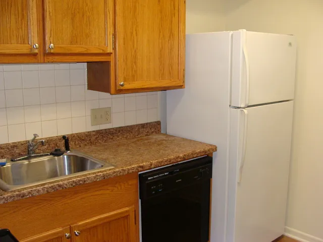 404 Neches St #G — Photo 8