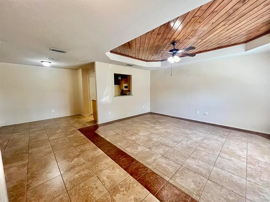 3 bed, 2.0 bath, 1300 sqft, $1,500 — Photo 4