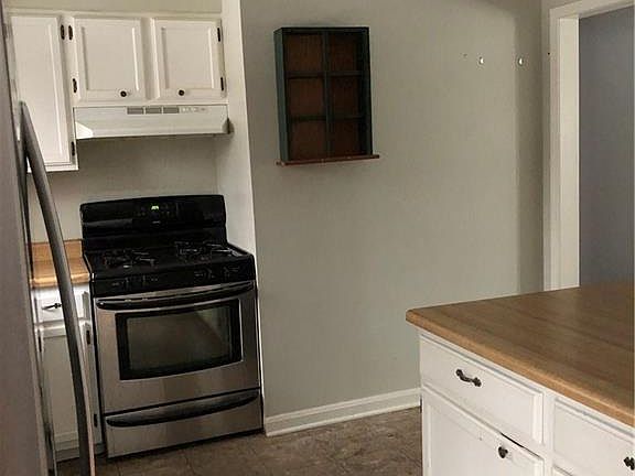 4th image of 1627 Cole Dr