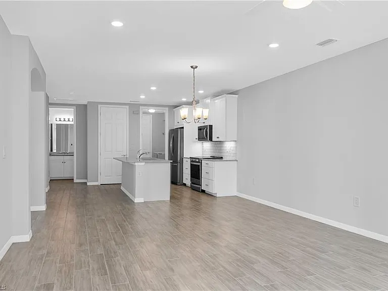 14559 Edgewater Cir — Photo 8