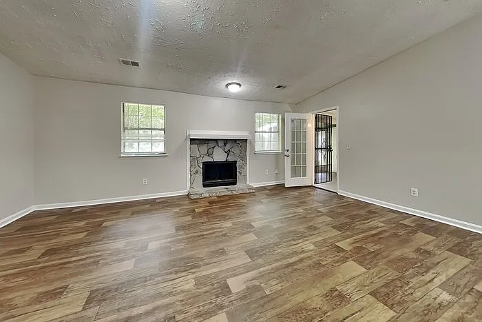 2093 Drake Ct — Photo 2