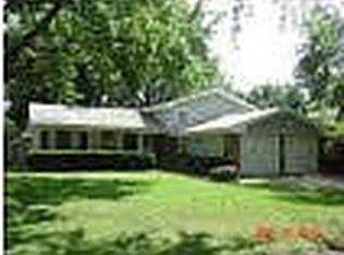 927 Abbington Dr, Crystal Lake, IL 60014